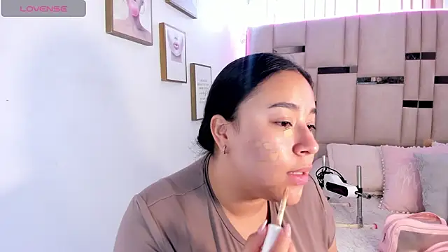 Snapshot of Zoey_thompson chatting on October 18, 2025, 3:14 pm Zoey thompson online show from October 18, 2025, 3:14 pm