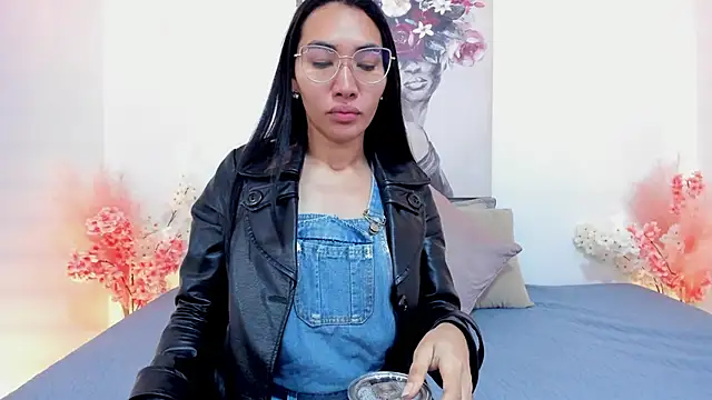 lucyy liiuu online show from November 1, 2025, 1:05 pm