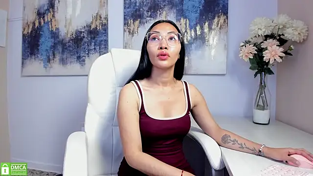 lucyy liiuu online show from November 13, 2025, 3:49 pm