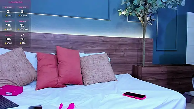 Mia smith x1 online show from November 26, 2025, 7:36 pm