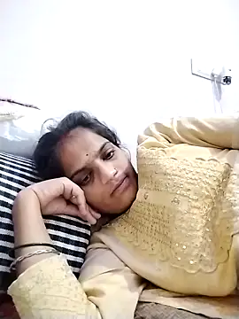 Sofia kuuu online show from November 3, 2025, 5:01 am