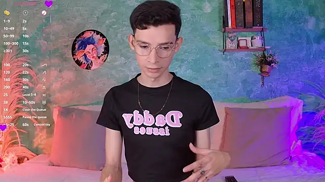 VicenteFerrer online show from December 14, 2025, 12:39 am