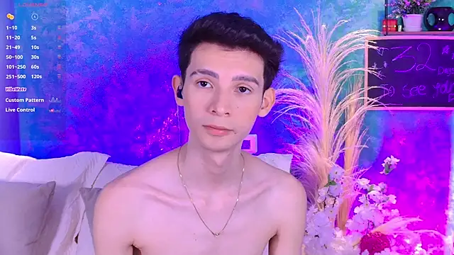 VicenteFerrer online show from September 22, 2025, 4:13 pm