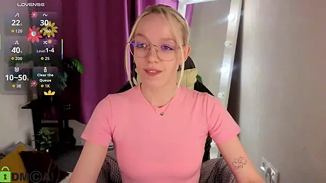 Snapshot of R0cket_bunny chatting on May 29, 2026, 12:49 am R0cket bunny online show from May 29, 2026, 12:49 am
