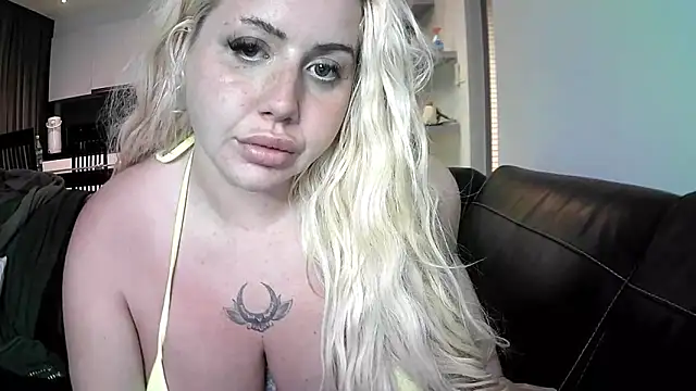 TiaDoll online show from September 15, 2025, 7:25 pm