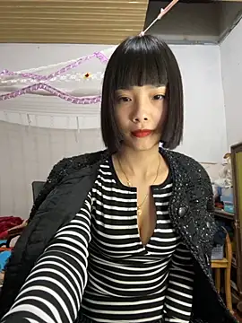 Snapshot of andymi1 chatting on November 6, 2025, 1:04 pm andymi1 online show from November 6, 2025, 1:04 pm