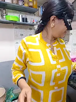 Queen Nightt online show from October 4, 2025, 3:08 am