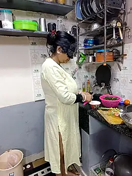 Queen Nightt online show from January 11, 2026, 3:13 am