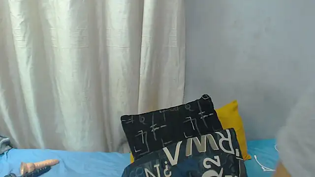 Snapshot of curvydarckcohocolate chatting on July 4, 2026, 7:18 pm curvydarckcohocolate online show from July 4, 2026, 7:18 pm