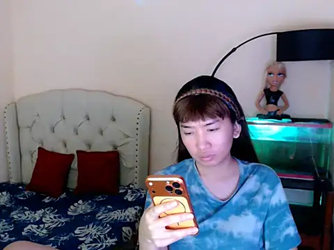 ShantalFoxxy  online show from April 19, 2026, 1:12 pm