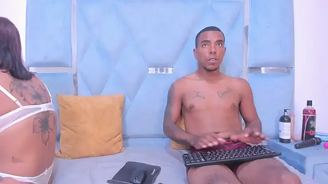 Snapshot of DaylesAndHarry chatting on November 28, 2025, 1:00 pm DaylesAndHarry online show from November 28, 2025, 1:00 pm