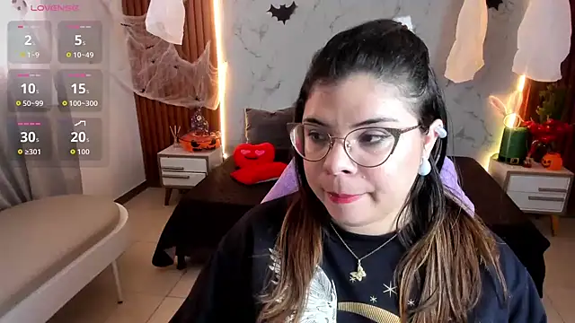 Snapshot of shasha_bloom chatting on October 28, 2025, 7:35 pm shasha bloom online show from October 28, 2025, 7:35 pm