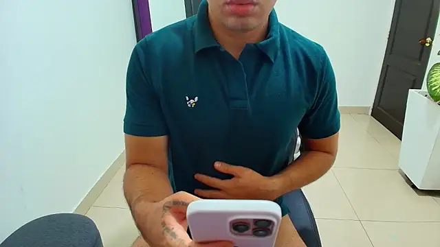 sebastian oconnor77 online show from March 13, 2026, 12:32 pm