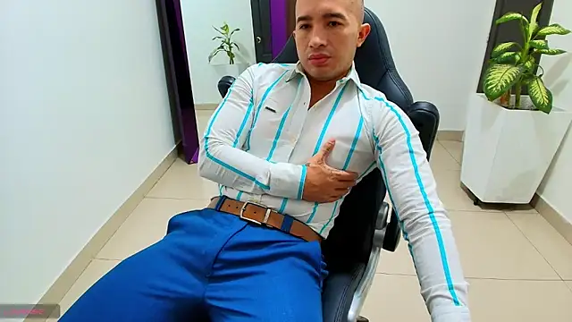 sebastian oconnor77 online show from May 26, 2026, 12:47 pm