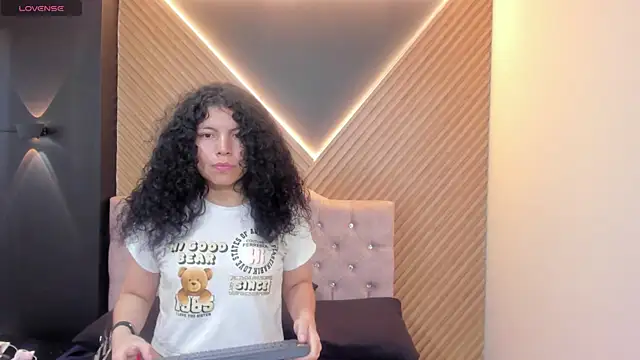 Snapshot of angelita_martins chatting on November 21, 2025, 9:25 pm angelita martins online show from November 21, 2025, 9:25 pm