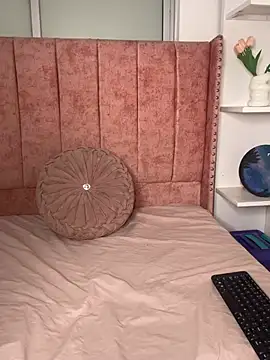 salomecute21 online show from February 24, 2026, 11:11 am