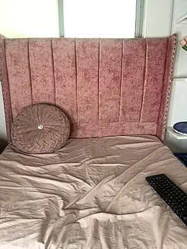 salomecute21 online show from March 3, 2026, 11:39 am