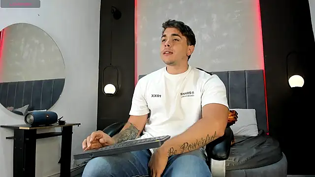 Snapshot of Liam_walk_ chatting on October 6, 2025, 8:09 pm Liam walk online show from October 6, 2025, 8:09 pm