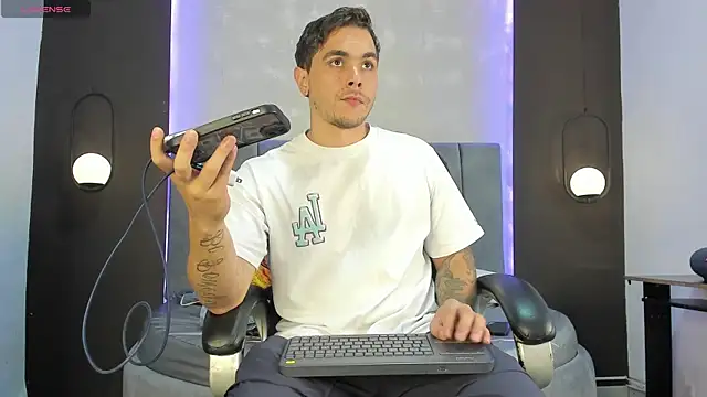 Snapshot of Liam_walk_ chatting on October 21, 2025, 7:02 pm Liam walk online show from October 21, 2025, 7:02 pm