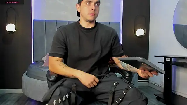 Snapshot of Liam_walk_ chatting on September 12, 2025, 8:08 pm Liam walk online show from September 12, 2025, 8:08 pm