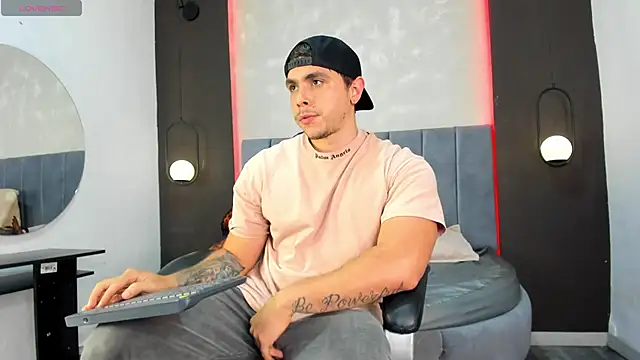 Snapshot of Liam_walk_ chatting on September 24, 2025, 10:38 pm Liam walk online show from September 24, 2025, 10:38 pm