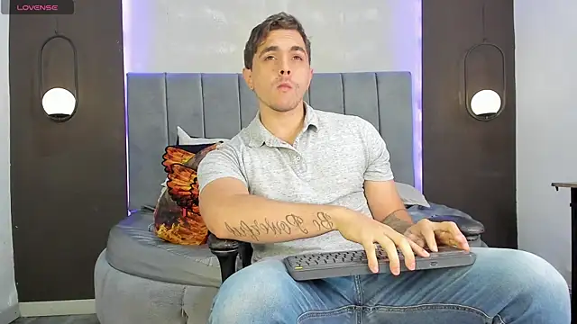 Snapshot of Liam_walk_ chatting on October 18, 2025, 8:55 pm Liam walk online show from October 18, 2025, 8:55 pm