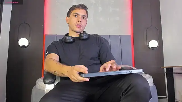 Liam walk  online show from February 9, 2026, 8:29 pm