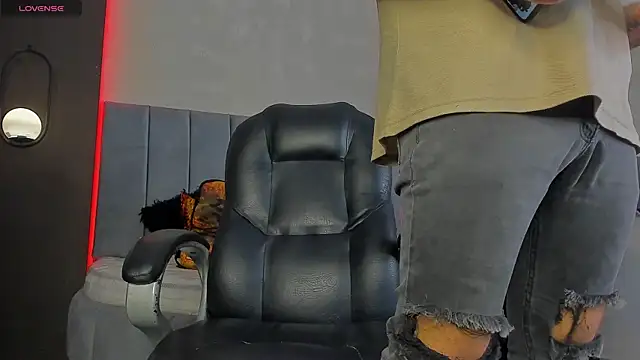 Liam walk  online show from March 8, 2026, 2:04 am