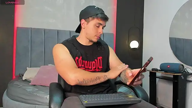 Snapshot of Liam_walk_ chatting on September 16, 2025, 12:11 am Liam walk online show from September 16, 2025, 12:11 am