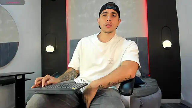 Snapshot of Liam_walk_ chatting on September 23, 2025, 9:55 pm Liam walk online show from September 23, 2025, 9:55 pm