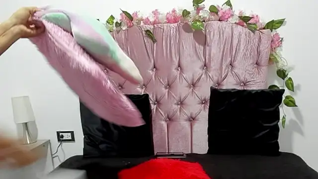 Snapshot of ivy_moon05 chatting on November 4, 2025, 4:33 pm ivy moon05 online show from November 4, 2025, 4:33 pm