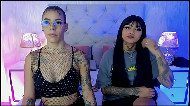 Pamelamiler   online show from April 18, 2026, 1:35 pm