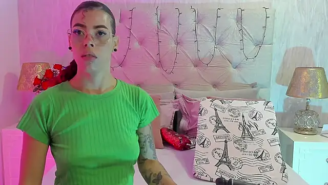 Snapshot of Pamelamiler__ chatting on September 22, 2025, 12:22 pm Pamelamiler online show from September 22, 2025, 12:22 pm