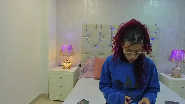 Snapshot of Pamelamiler__ chatting on September 16, 2025, 12:17 pm Pamelamiler online show from September 16, 2025, 12:17 pm