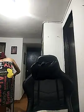 Snapshot of Pamelamiler__ chatting on November 7, 2025, 10:42 am Pamelamiler online show from November 7, 2025, 10:42 am