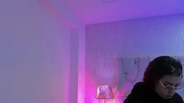 Snapshot of Pamelamiler__ chatting on October 14, 2025, 11:44 am Pamelamiler online show from October 14, 2025, 11:44 am