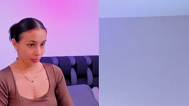 maily zanss online show from April 14, 2026, 7:52 pm