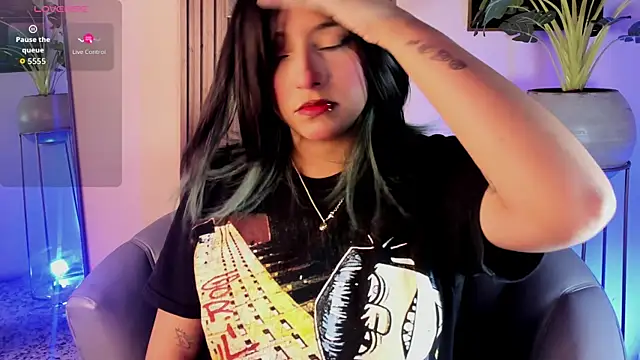 Snapshot of artemish__ chatting on November 11, 2025, 12:44 pm artemish online show from November 11, 2025, 12:44 pm