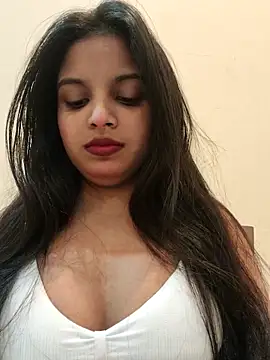 Snapshot of Maahhii_2 chatting on December 2, 2025, 8:43 pm Maahhii 2 online show from December 2, 2025, 8:43 pm