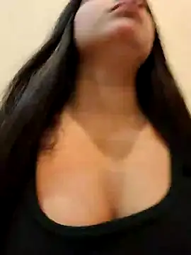 Snapshot of Maahhii_2 chatting on December 4, 2025, 8:30 pm Maahhii 2 online show from December 4, 2025, 8:30 pm