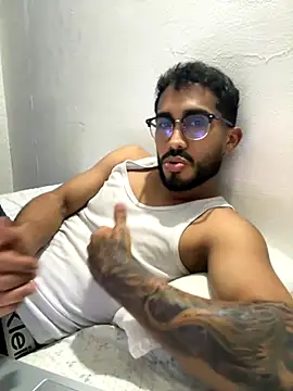 Snapshot of TU-MORENOO chatting on November 17, 2025, 6:06 am TU-MORENOO online show from November 17, 2025, 6:06 am