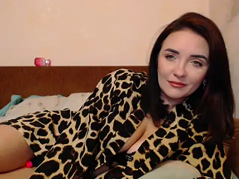 Snapshot of Veronica-Luxs chatting on October 13, 2025, 9:00 am Veronica-Luxs online show from October 13, 2025, 9:00 am