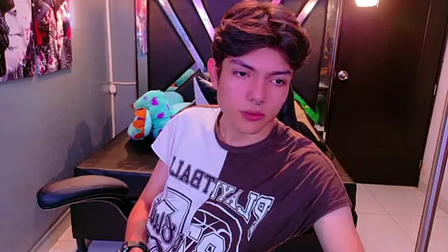 Snapshot of alandelrey57 chatting on January 11, 2026, 5:25 am alandelrey57 online show from January 11, 2026, 5:25 am