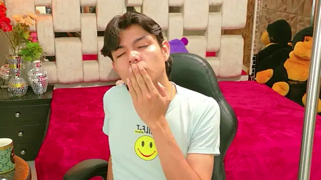 Snapshot of alandelrey57 chatting on February 13, 2026, 7:52 am alandelrey57 online show from February 13, 2026, 7:52 am