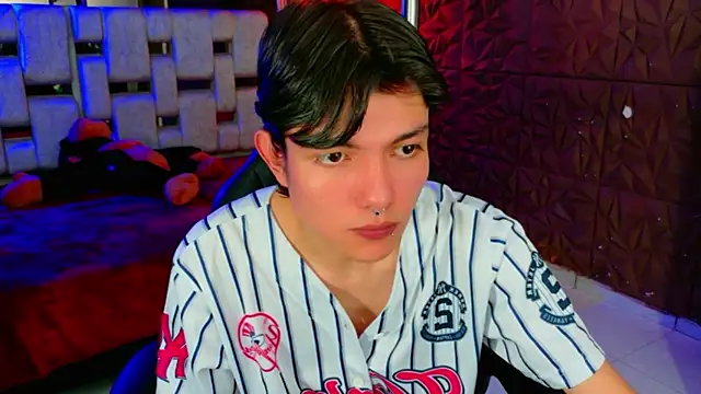 Snapshot of alandelrey57 chatting on February 19, 2026, 2:52 am alandelrey57 online show from February 19, 2026, 2:52 am