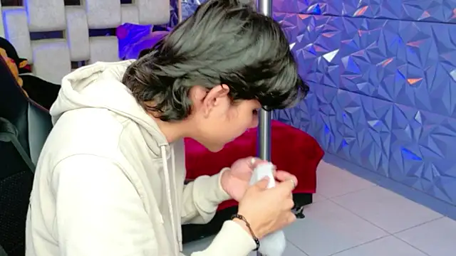 Snapshot of alandelrey57 chatting on March 4, 2026, 1:30 pm alandelrey57 online show from March 4, 2026, 1:30 pm