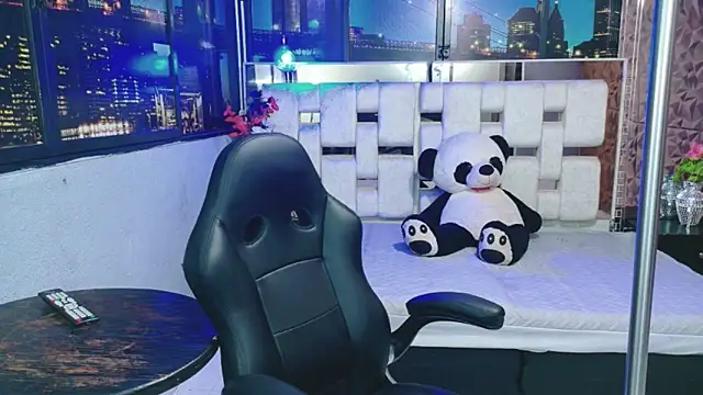 alandelrey57 online show from December 16, 2025, 3:33 am