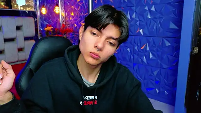 Snapshot of alandelrey57 chatting on February 25, 2026, 4:40 pm alandelrey57 online show from February 25, 2026, 4:40 pm