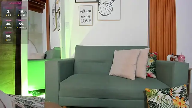 Snapshot of JoshuaSanzz chatting on November 4, 2025, 3:32 am JoshuaSanzz online show from November 4, 2025, 3:32 am