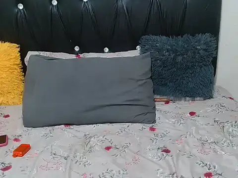 Snapshot of Lsnickykhanyile chatting on November 18, 2025, 8:12 pm Lsnickykhanyile online show from November 18, 2025, 8:12 pm